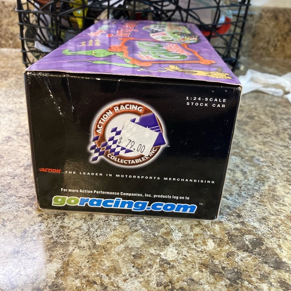 Signed Terry Labonte NASCAR Diecast 1/24 Car - Picture 5 of 7